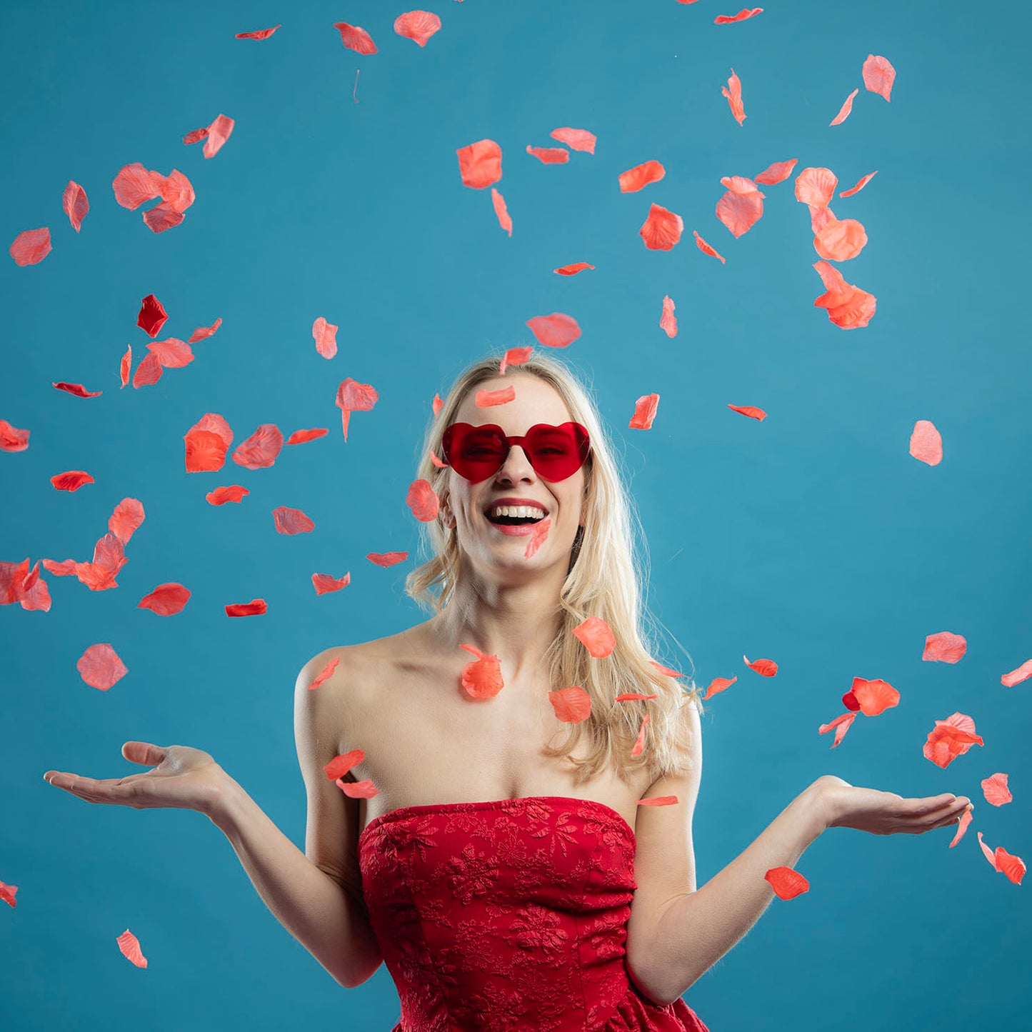 Valentijn fotografie inspiratie foto met model en hartjes