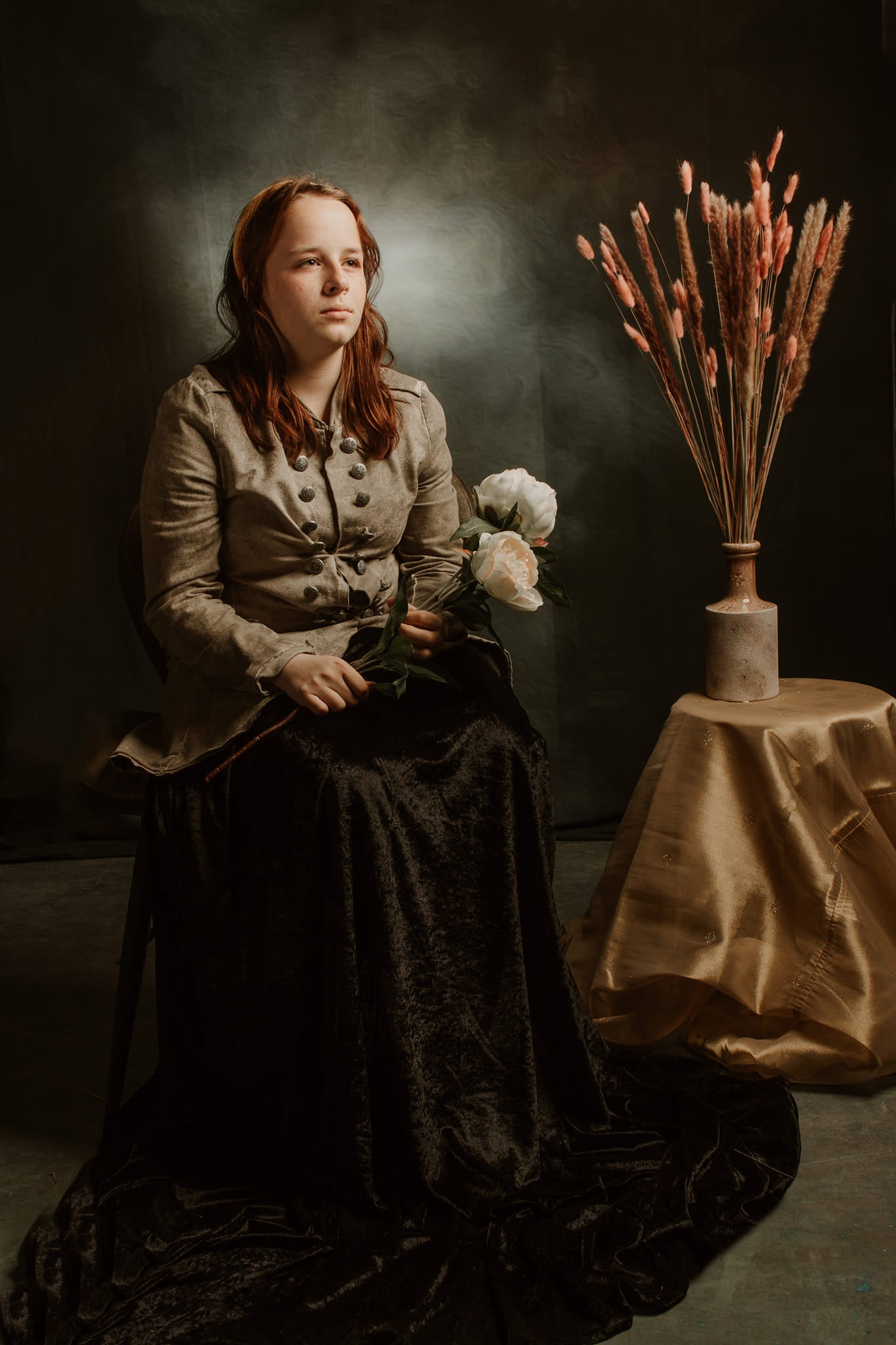 Schilderen met licht op je foto in deze workshop fine art studio fotografie met vintage achtergrond
