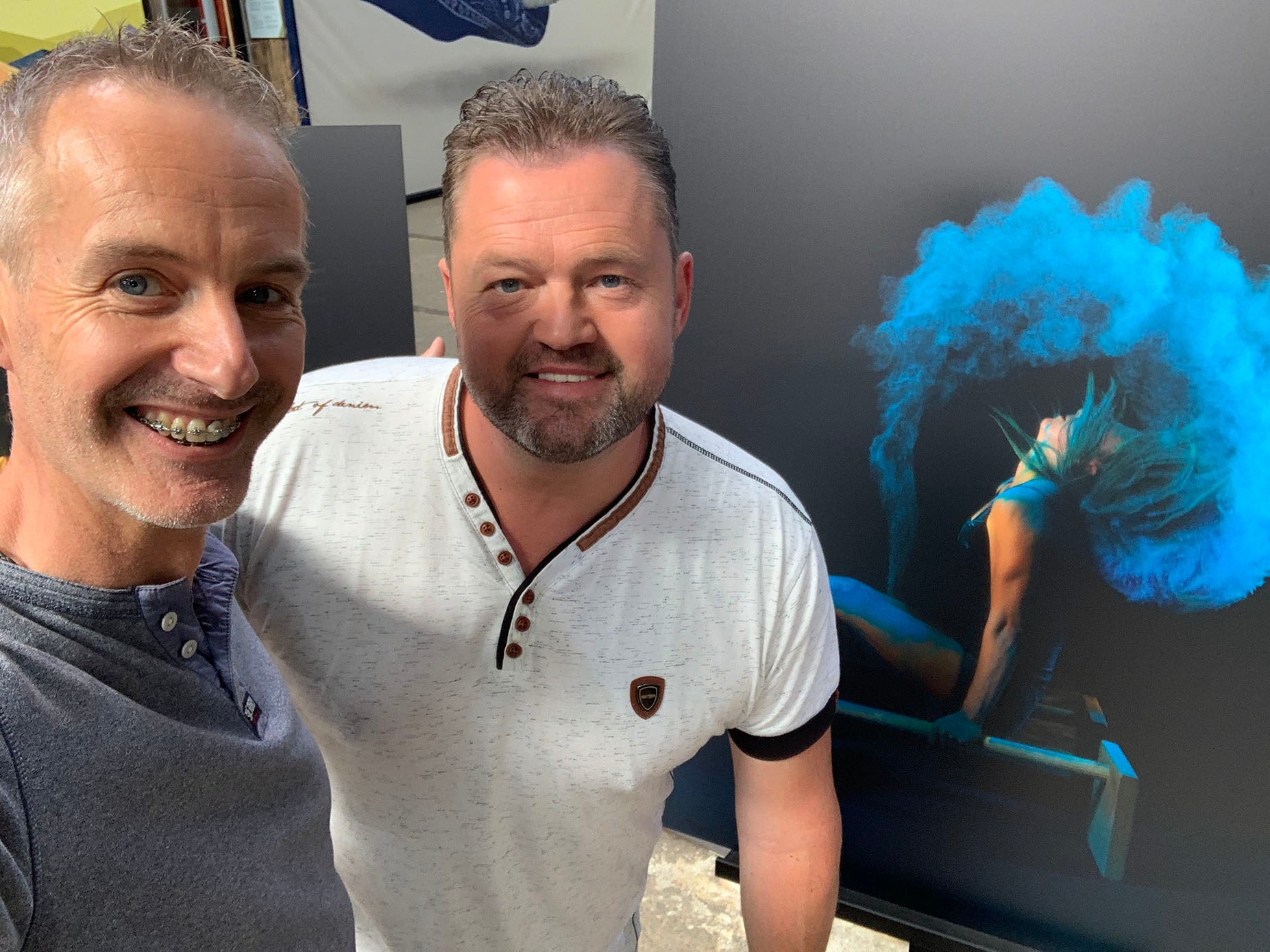 Frans Duijts met kleurpoeder explosie foto tijdens Het Perfecte Plaatje