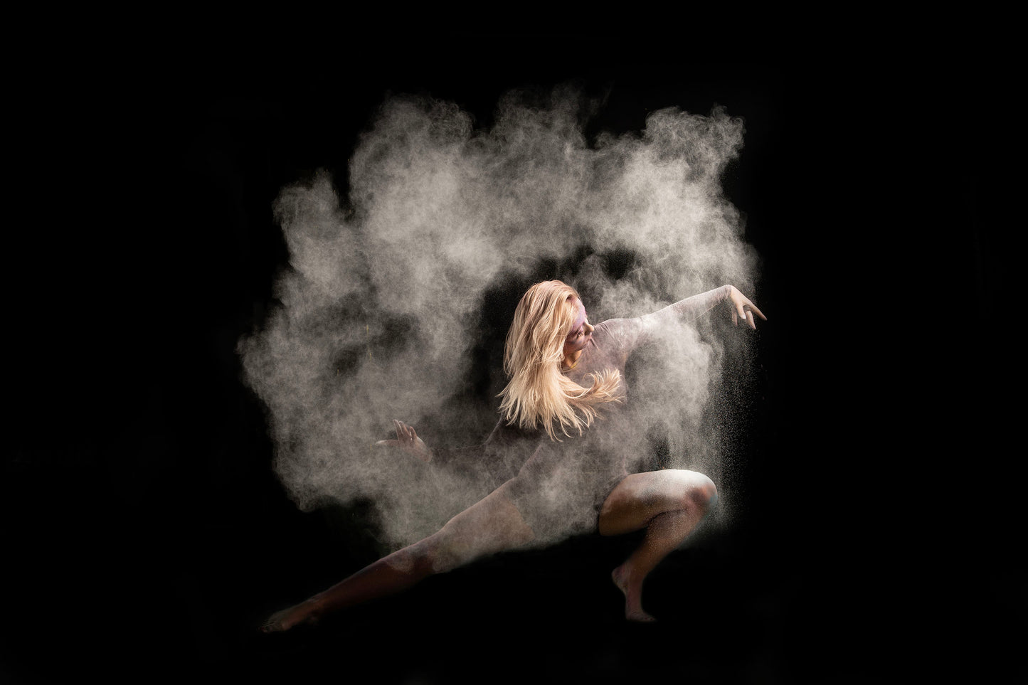Bekend van het Perfecte Plaatje: Kleurpoeder fotografie in de studio met danser en prachtig poedereffect met holi powder