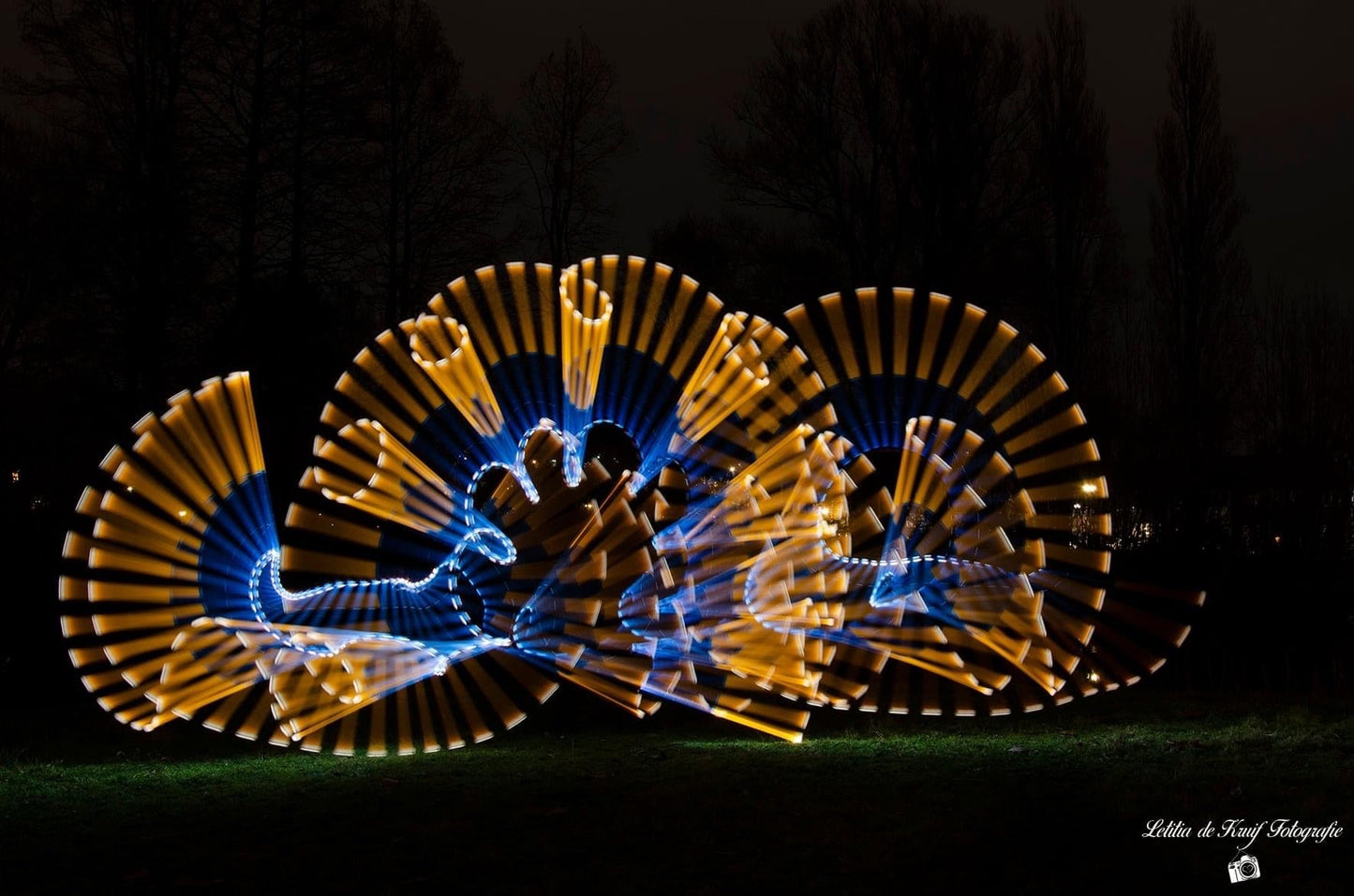 Heb je veel ideeën over een light tube painting? Boek nu een workshop. 