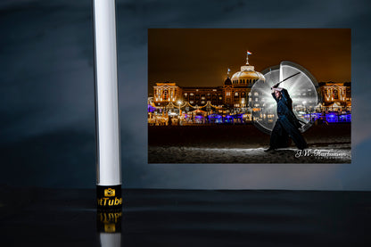 Witte light tube painting fotografie met sporter op strand en lange sluitertijd